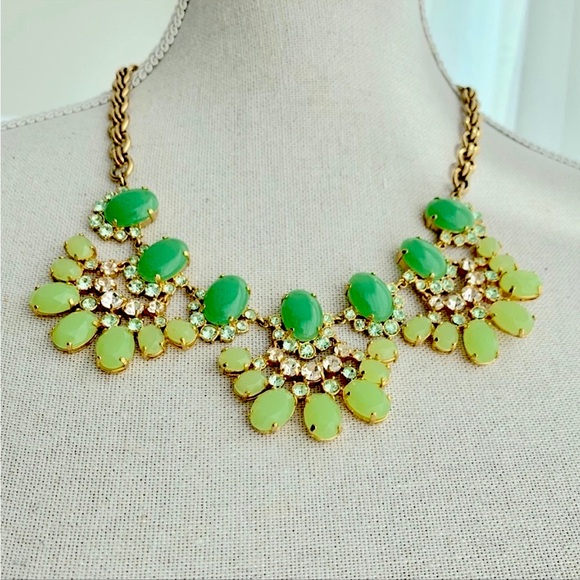 🆕 J. Crew Rare Green and Gold Flower Cabochon Crystal Fan Statement Bib Necklace - Picture 4 of 16